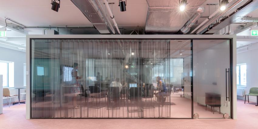 Stadskantoor Alkmaar na grondige verbouwing: ontmoeten en samenwerken_472